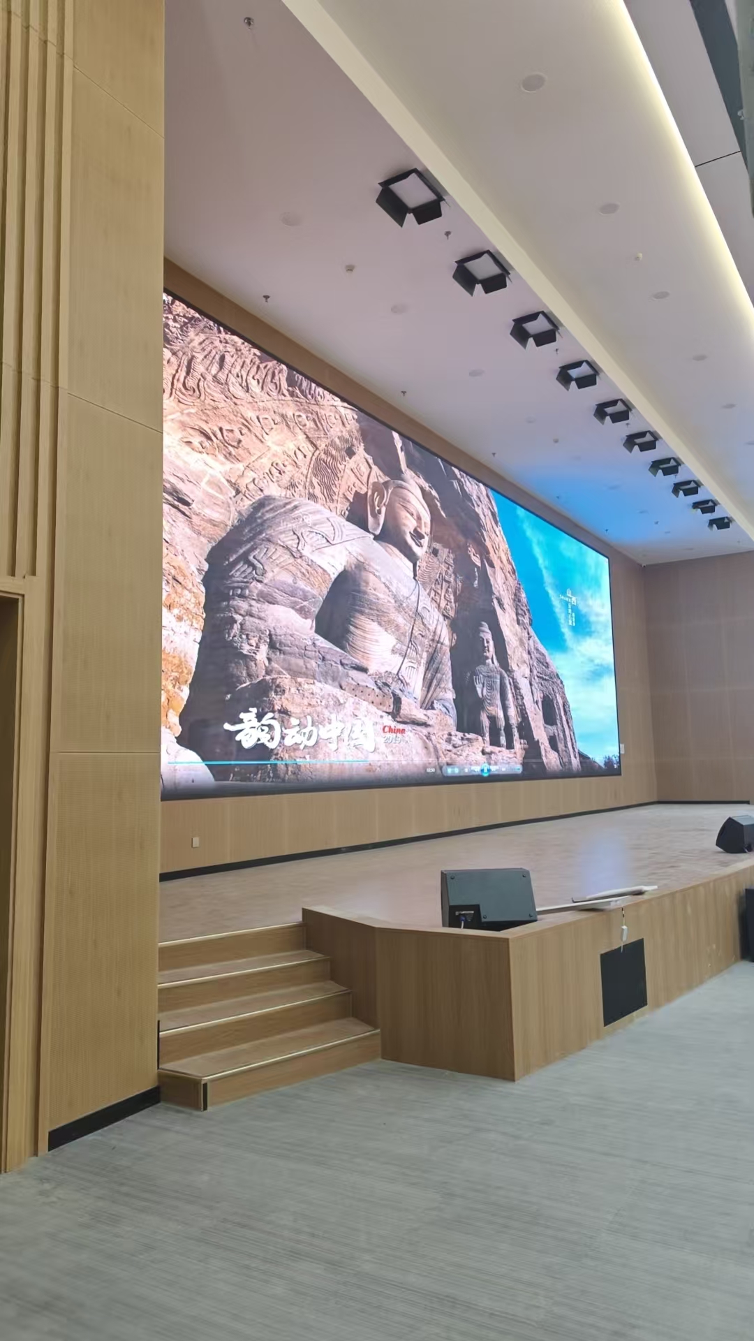 辽宁高校报告厅多信号输入高清 LED 显示系统项目